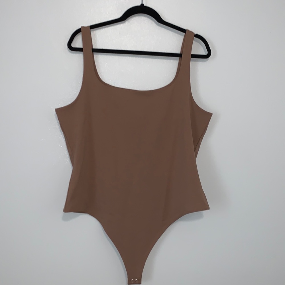 NWOT Banana Republic Scoop Neck Bodysuit Size XL